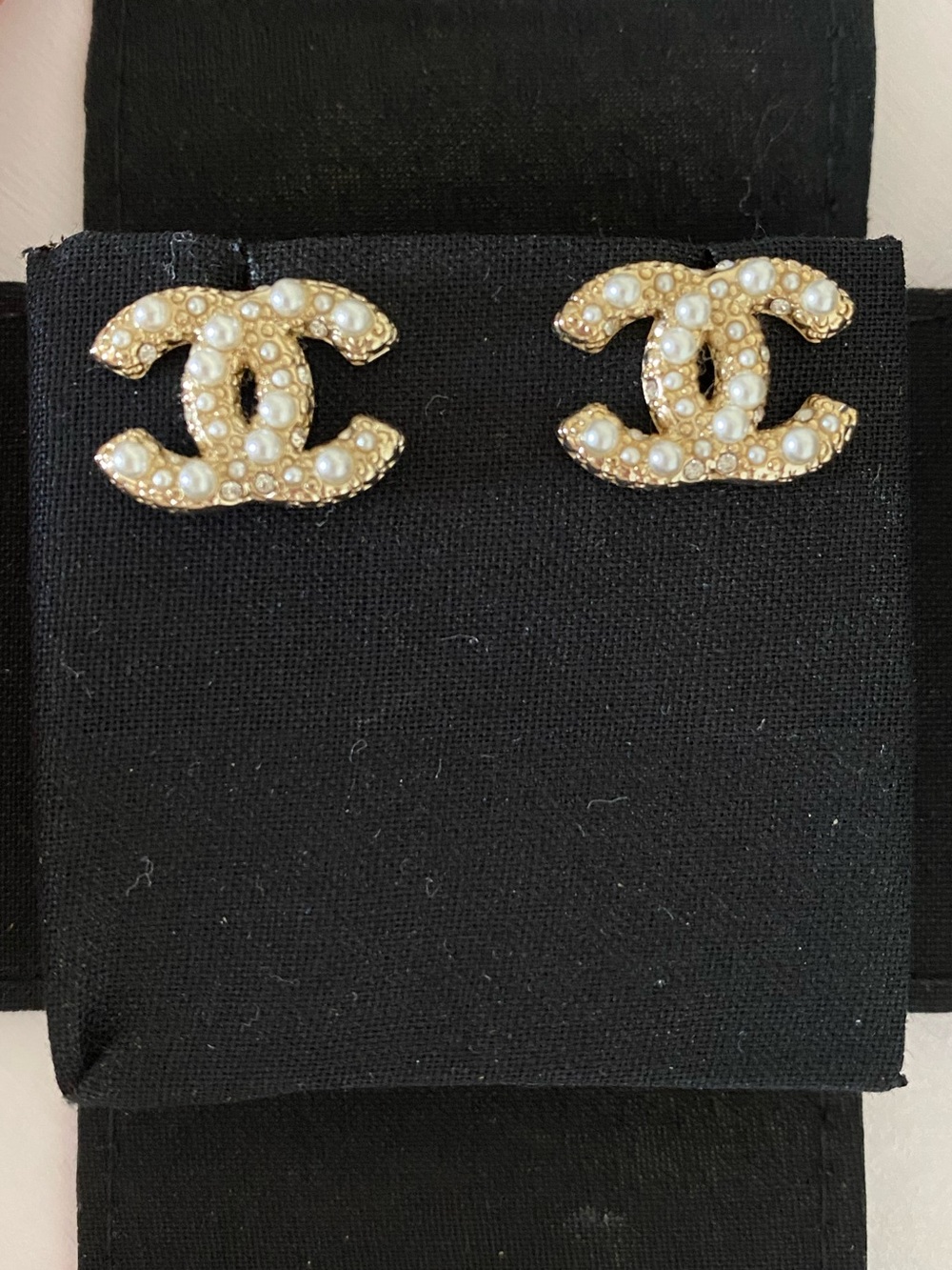 Chanel Pearl CC Logo Stud Earrings - Picture 7 of 7